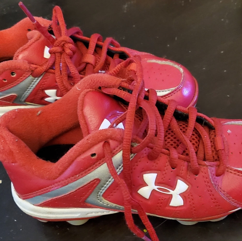 Red underarmor baseball/softball cleats